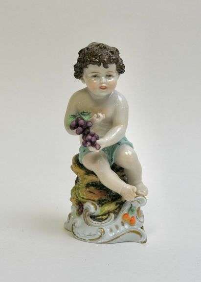 EARLY LUDWIGSBURG FIGURE