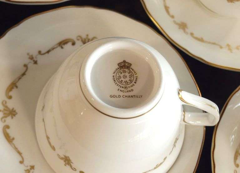 ROYAL WORCESTER "GOLD CHANTILLY" DINNERWARE