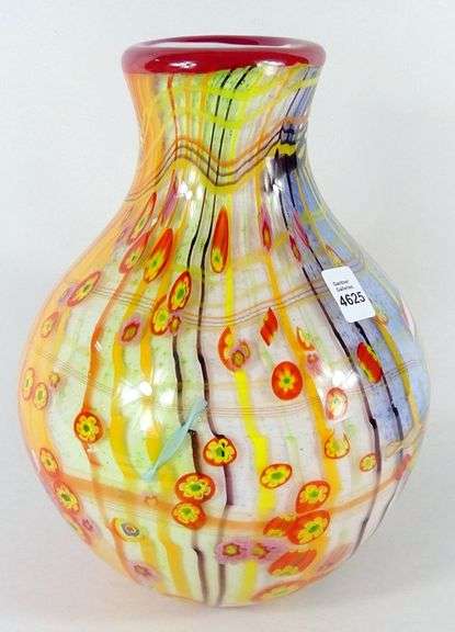 ART GLASS VASE