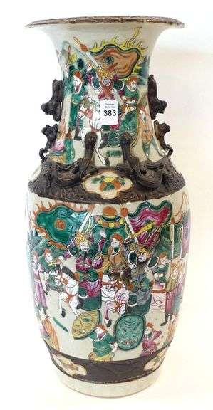 ANTIQUE CHINESE PORCELAIN VASE