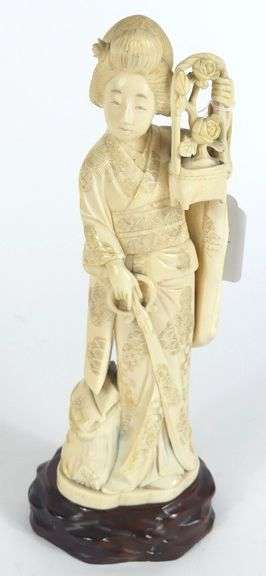FINE JAPANESE IVORY CARVING