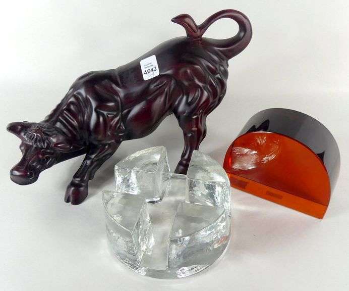 BULL SCULPTURE & GLASS PAPERWEIGHTS