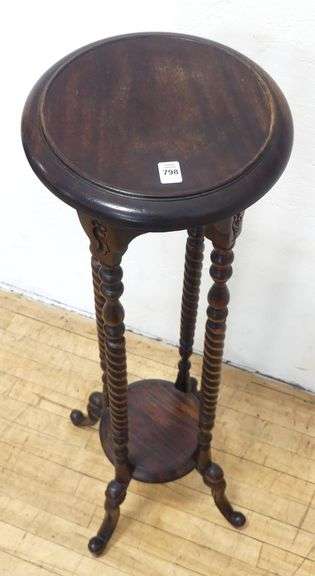 VICTORIAN STYLE WIG STAND