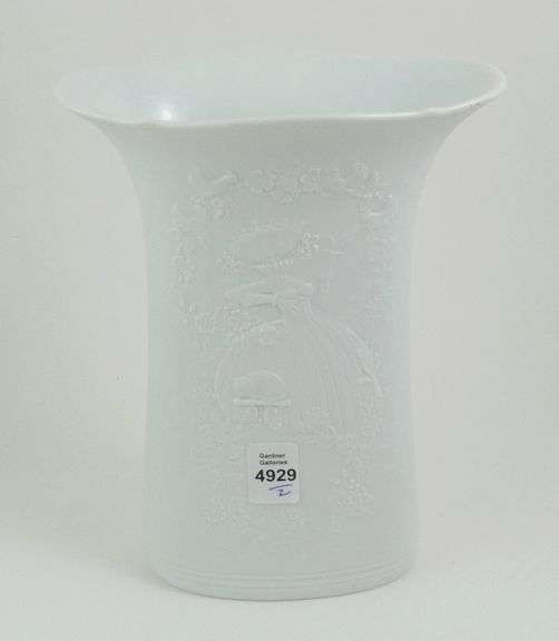 PORCELAIN PLATE & VASE