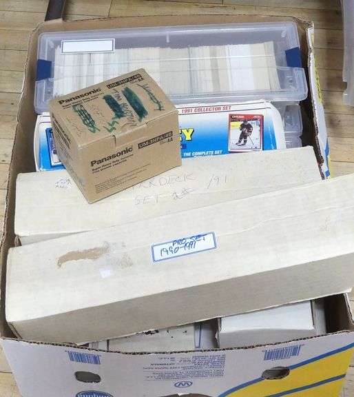 BOX LOT OF 1990'S HOCKEY CARDS