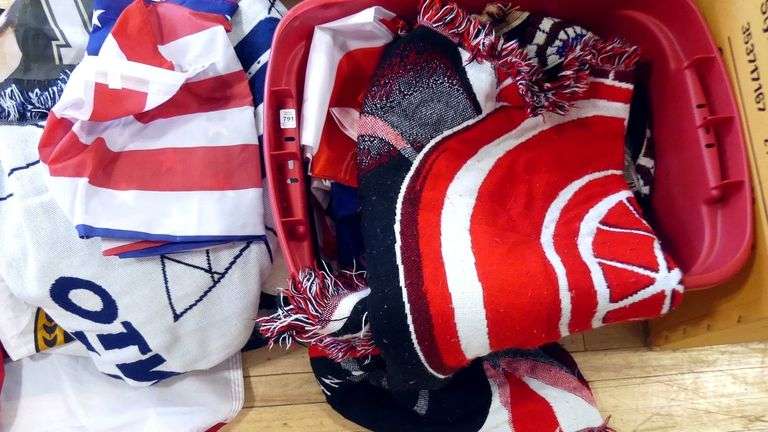 SPORTS BLANKETS AND FLAGS