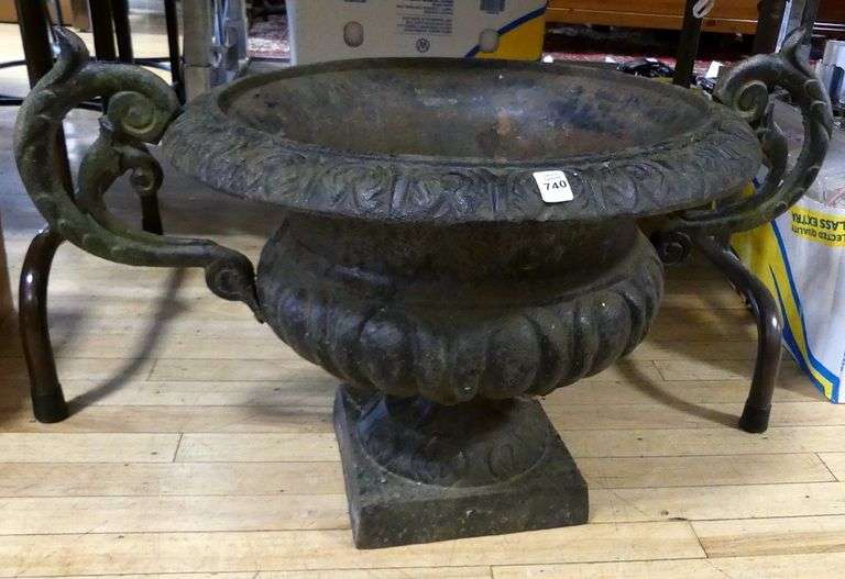 ANTIQUE CAST IRON GARDEN URN