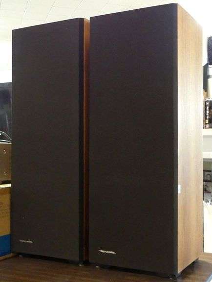 PAIR VINTAGE REALISTIC SPEAKERS