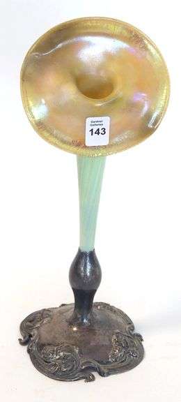 IRIDESCENT JACK-IN-THE-PULPIT VASE