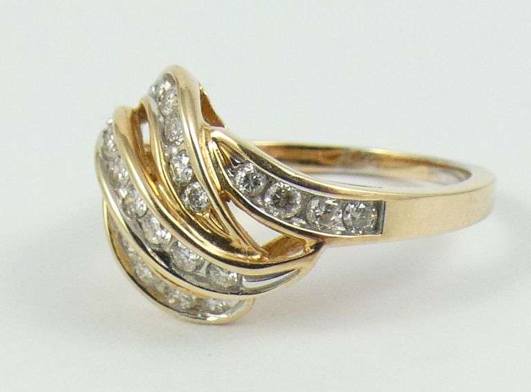 DIAMOND RING