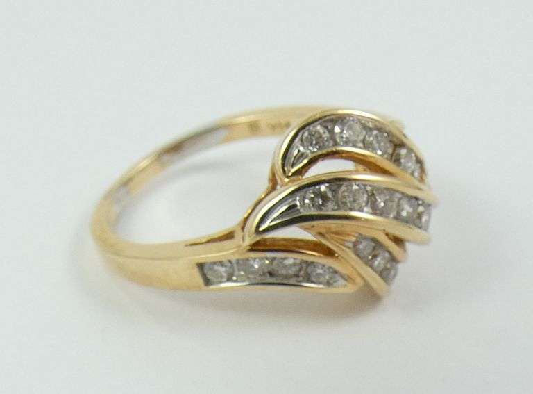 DIAMOND RING