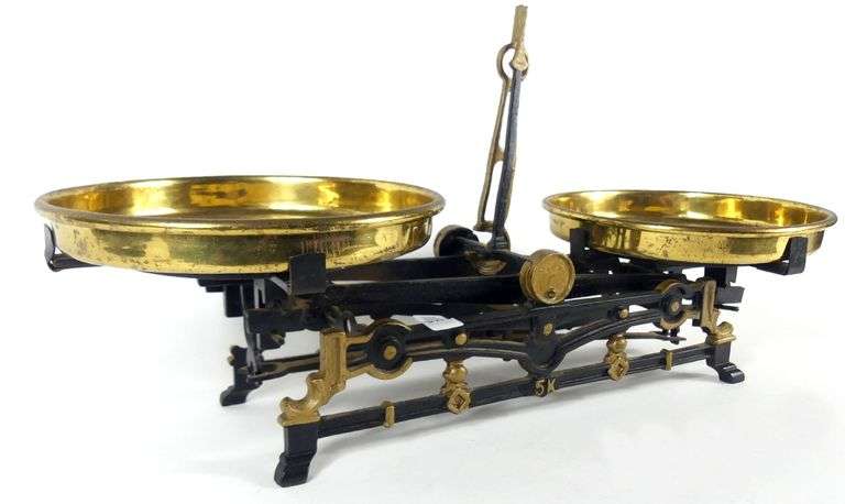 ANTIQUE BALANCE SCALE