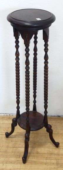 VICTORIAN STYLE WIG STAND