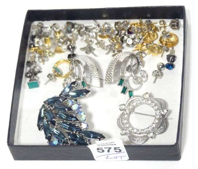 FASHION EARRINGS AND BROOCHES