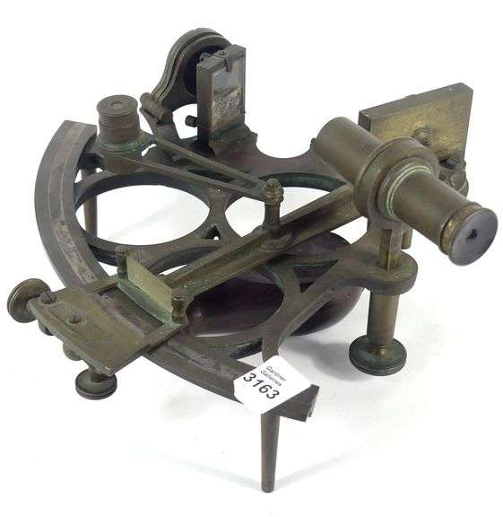 ANTIQUE SEXTANT