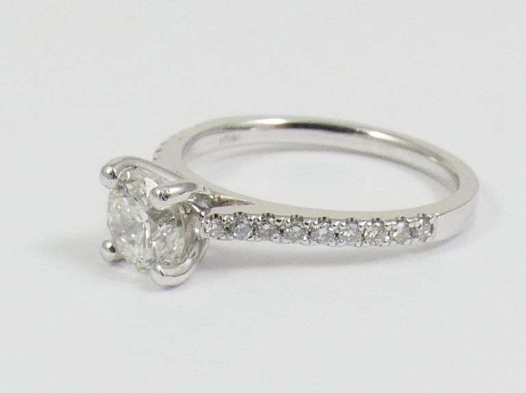 PLATINUM DIAMOND SOLITAIRE