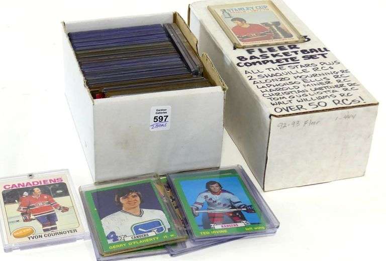 TWO BOXES OF 1970'S HOCKEY CARDS