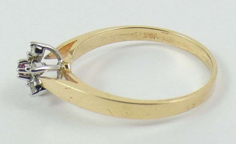 DAINTY GOLD RING