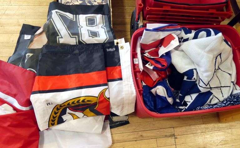 SPORTS BLANKETS AND FLAGS