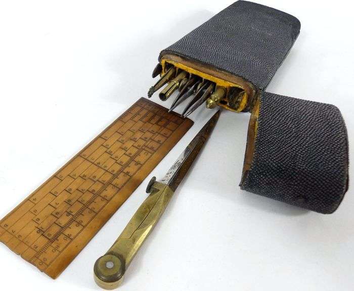 ARCHITECT'S POCKET DRAWING SET