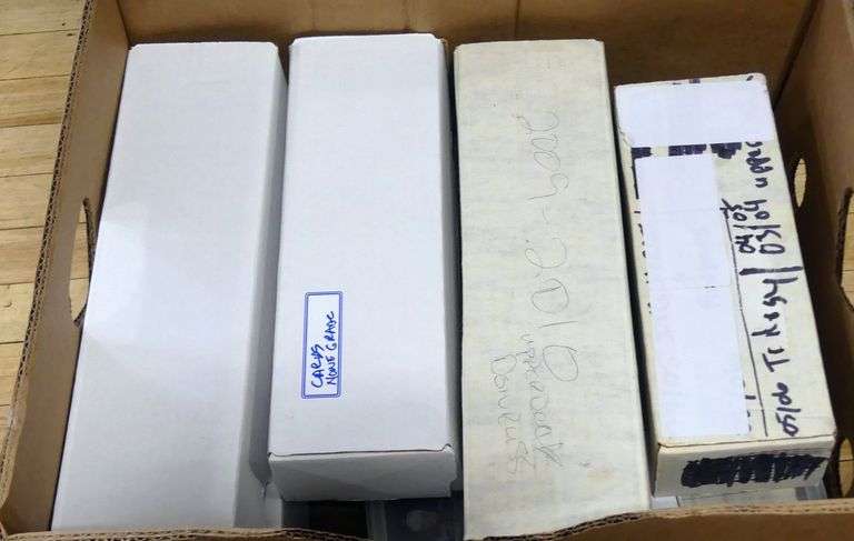 BOX LOT OF 1990'S HOCKEY CARDS