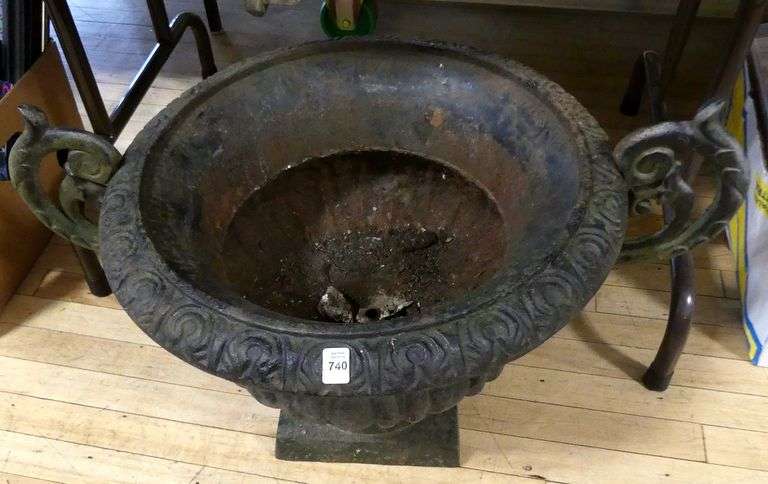 ANTIQUE CAST IRON GARDEN URN