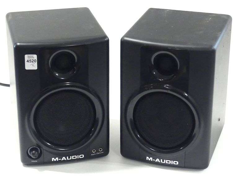 PAIR M-AUDIO SPEAKERS