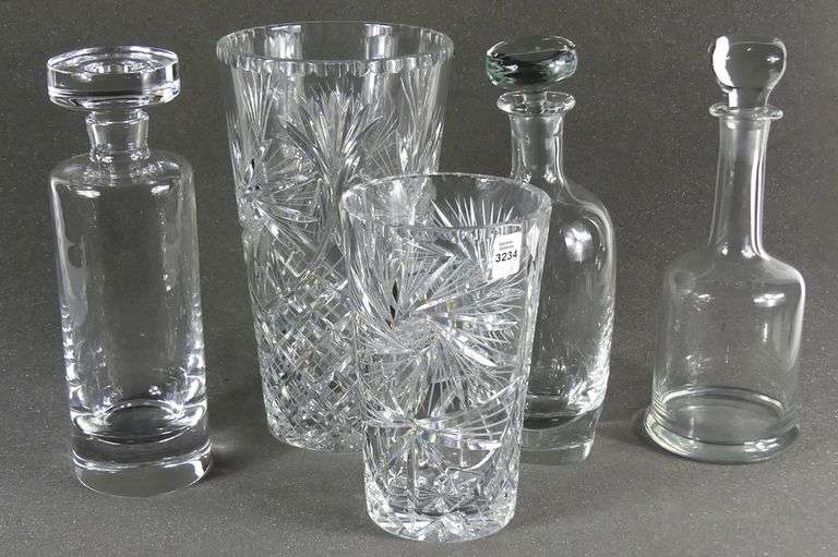DECANTERS & CRYSTAL VASES