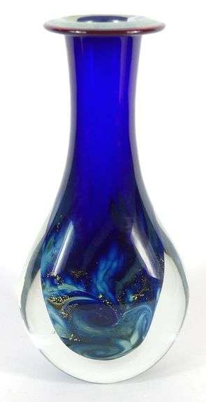 ART GLASS VASE