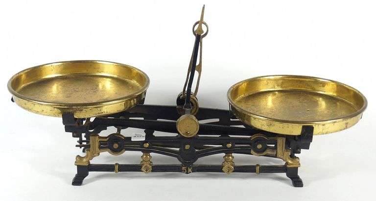 ANTIQUE BALANCE SCALE