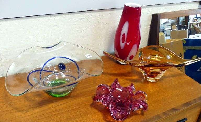 FOUR PIECES OF ART GLASS