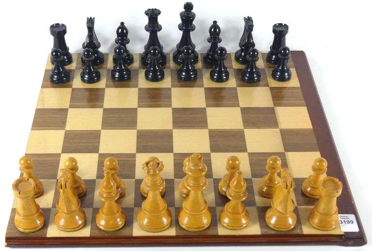 CHESS SET