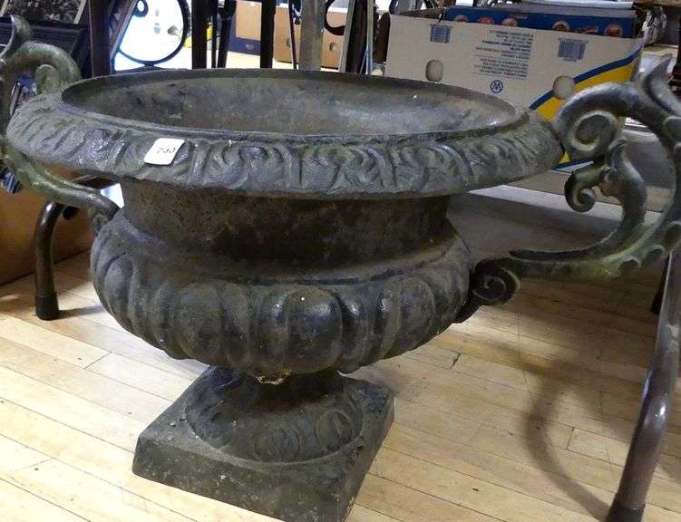 ANTIQUE CAST IRON GARDEN URN