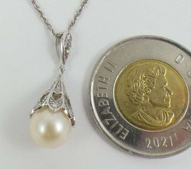 PEARL & DIAMOND PENDANT ON CHAIN