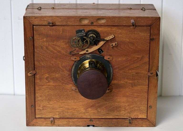 ANTIQUE 11 X 14 CAMERA