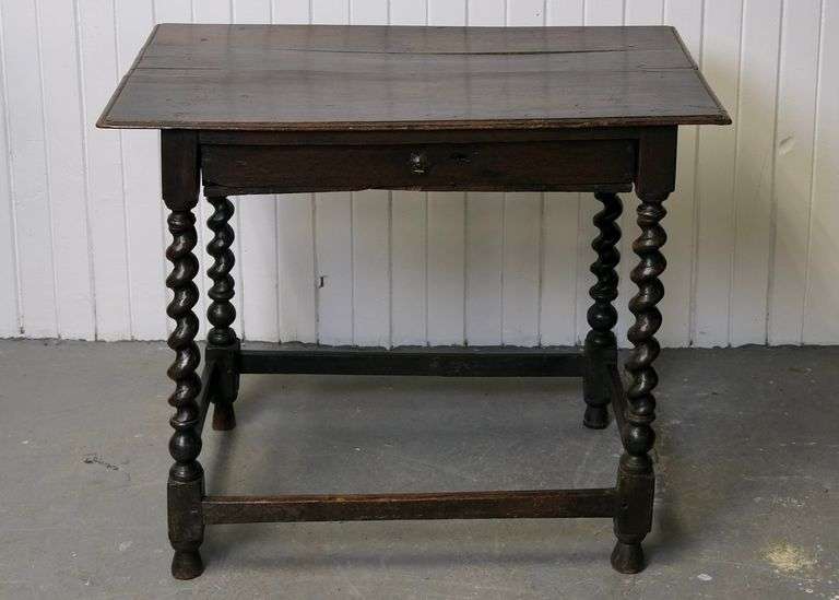 18TH CENTURY OAK TABLE
