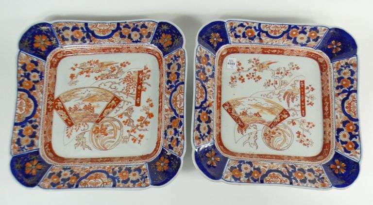 PAIR JAPANESE DISHES