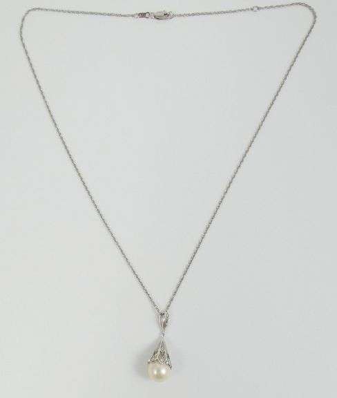 PEARL & DIAMOND PENDANT ON CHAIN