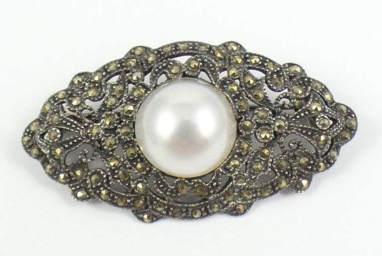 ANTIQUE PIN