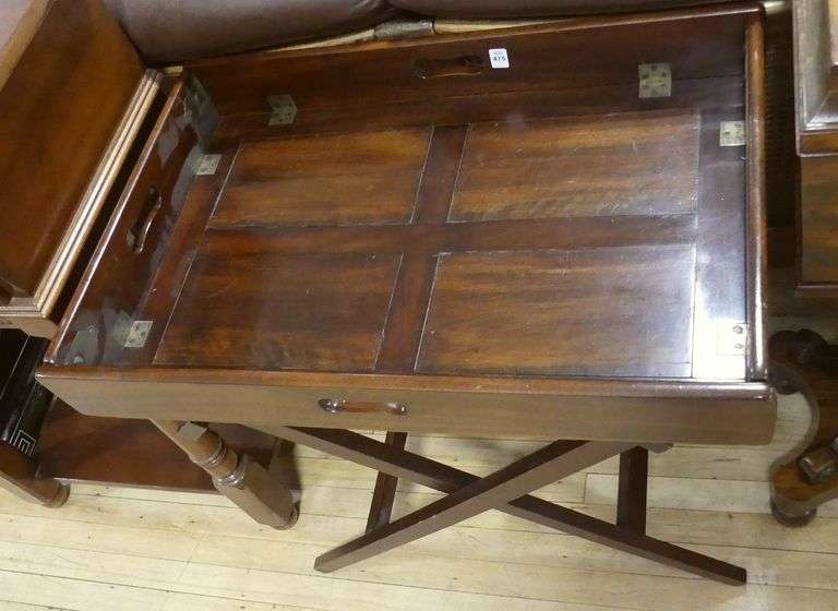 BUTLER'S TRAY-TOP STAND