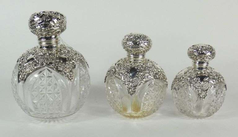 SET 3 CRYSTAL & SILVER TOILETTE BOTTLES