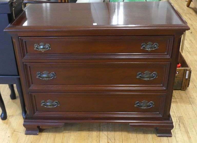 GIBBARD MAHOGANY LOWBOY DRESSER