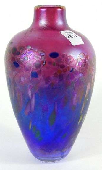 ART GLASS VASE