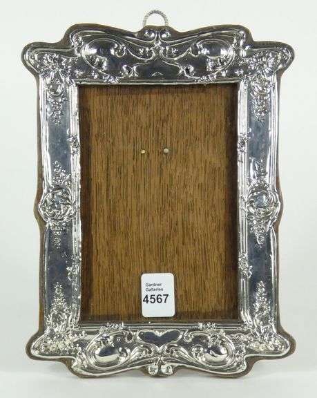 SILVER PORTRAIT FRAME