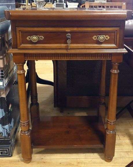 KROEHLER CUTLERY TABLE