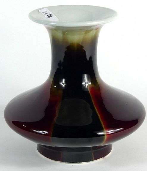 CHINESE PORCELAIN VASE