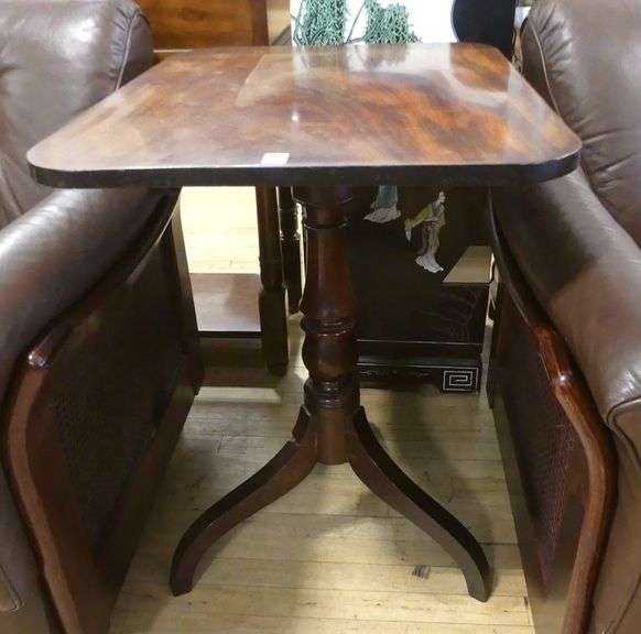 MAHOGANY PEDESTAL TABLE