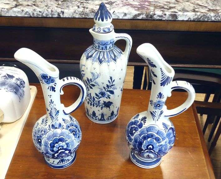 FOUR PIECES OF DELFT POTTERY