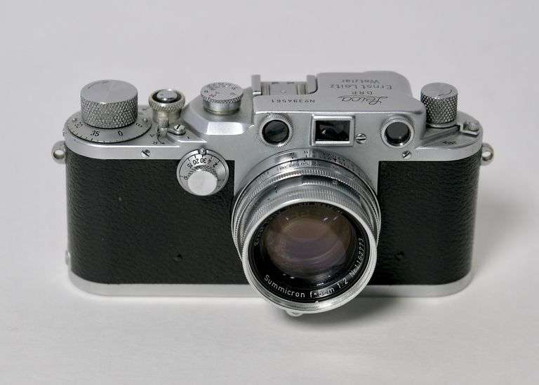 LEICA CAMERA
