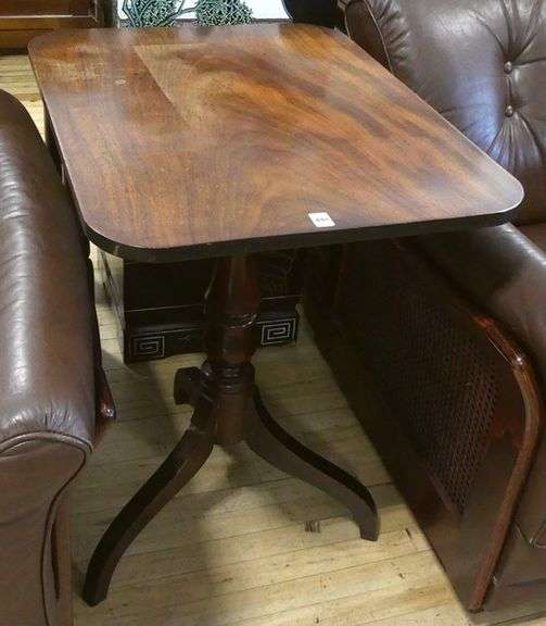 MAHOGANY PEDESTAL TABLE